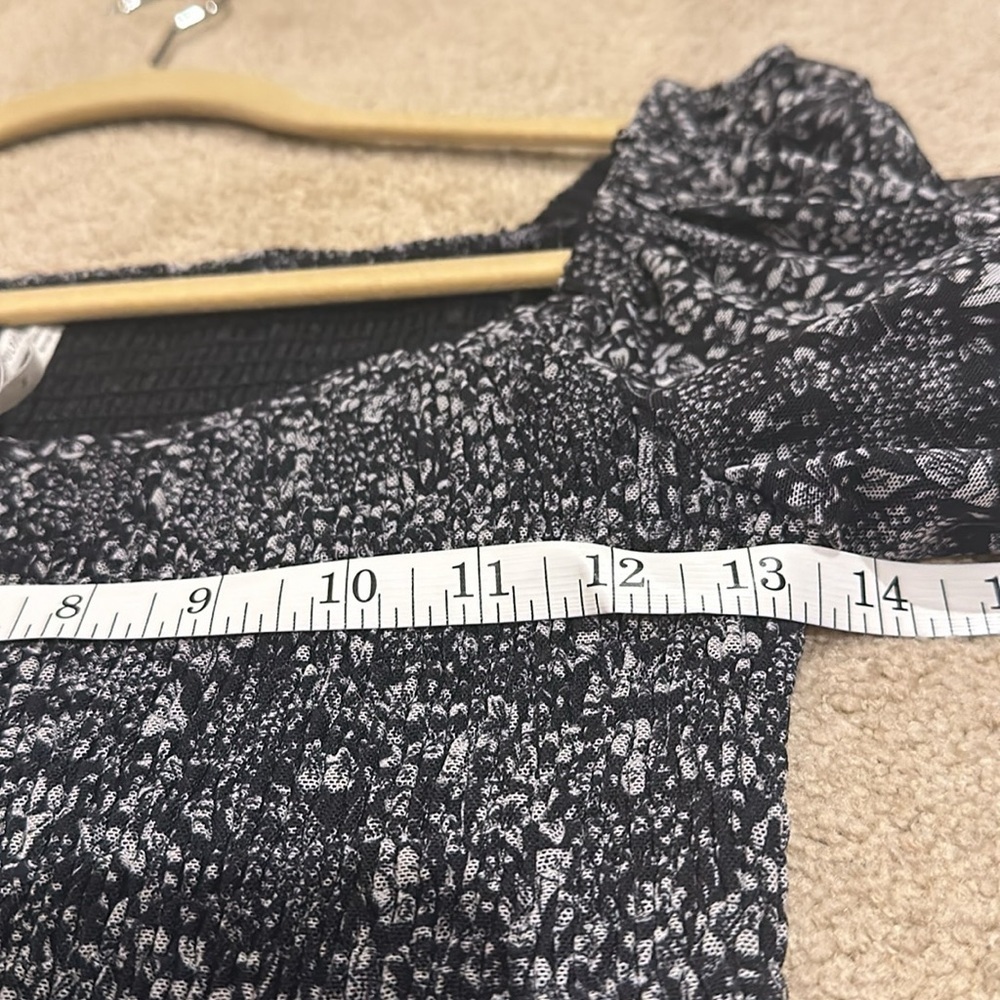 Anthropologie floral black and white blouse in great condition! - Picture 8 of 10